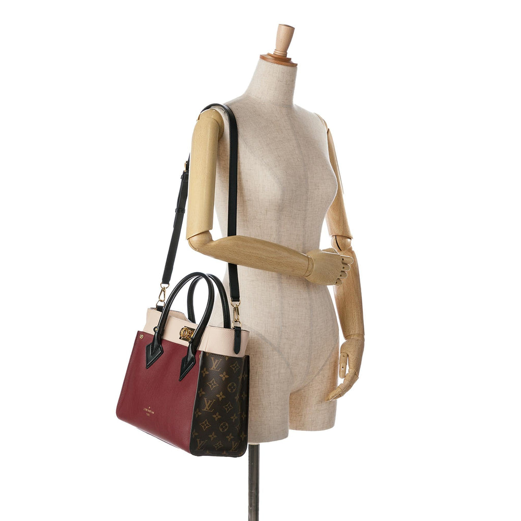 Louis Vuitton Monogram On My Side MM (SHG-LddRgh)